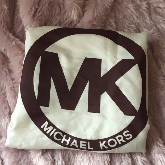 Michael Kors Beverly gunmetal shoulder bag - Picture 6 of 6